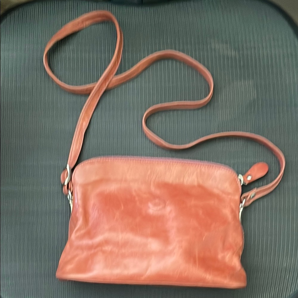 Elegant Tan Leather Crossbody Bag